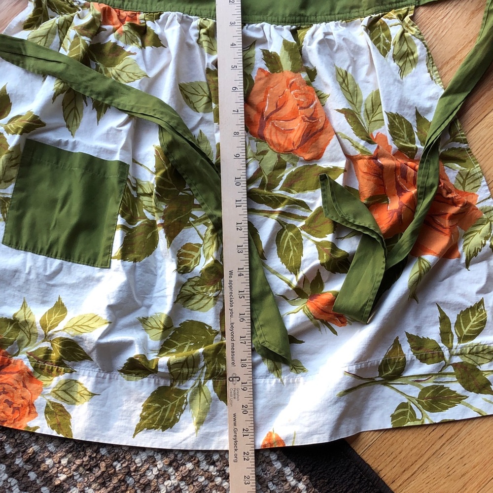 Vintage Floral Half Apron with Olive Trim 1950’s - Picture 2 of 4